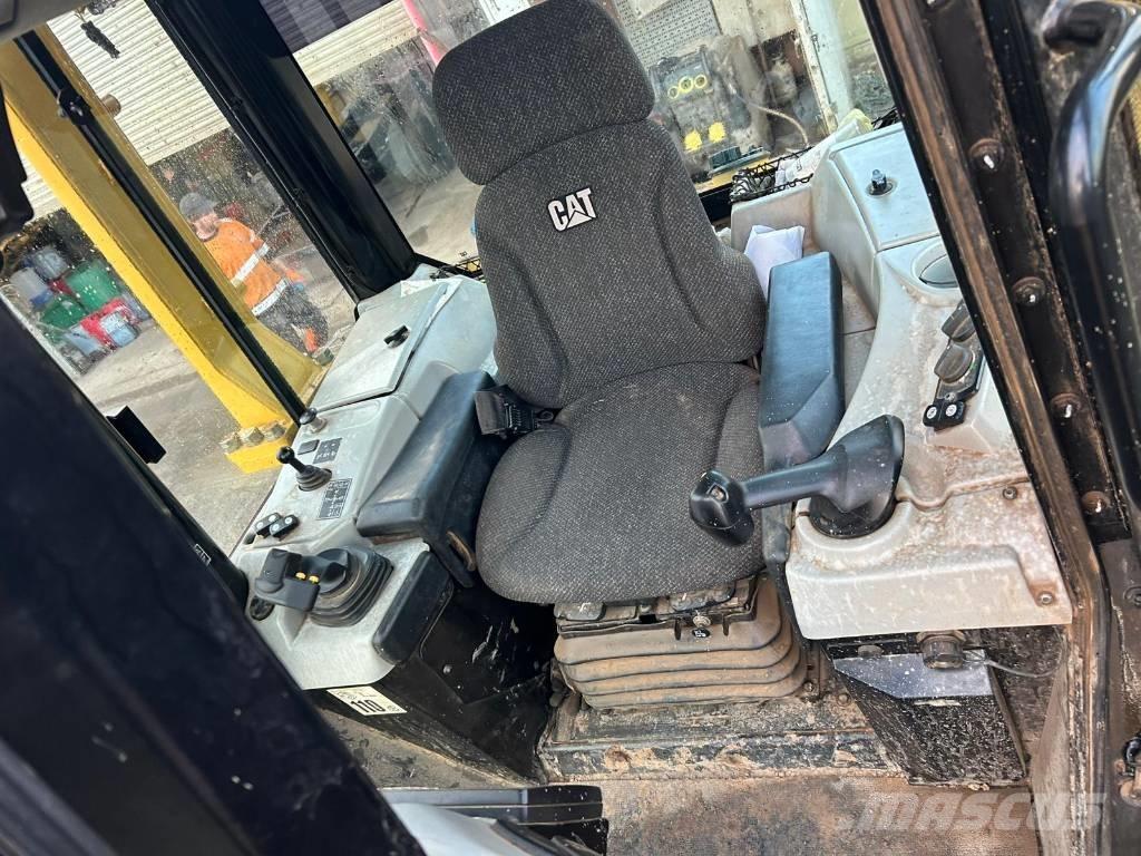 CAT D 6 N LGP Верижни булдозери
