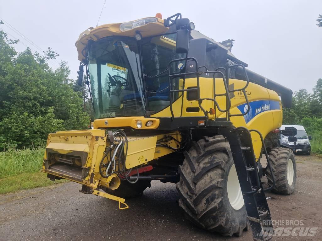 New Holland CX 8070 Комбайни
