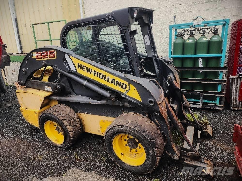 New Holland 225L Мини товарачи
