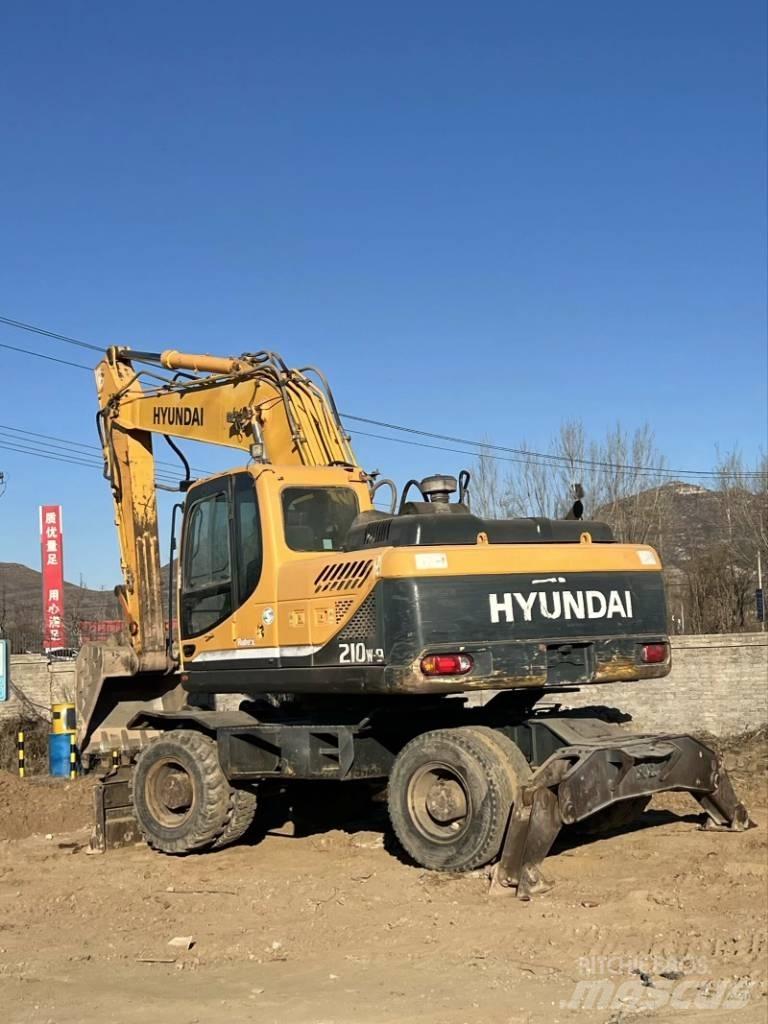Hyundai R210W-9 Колесни екскаватори
