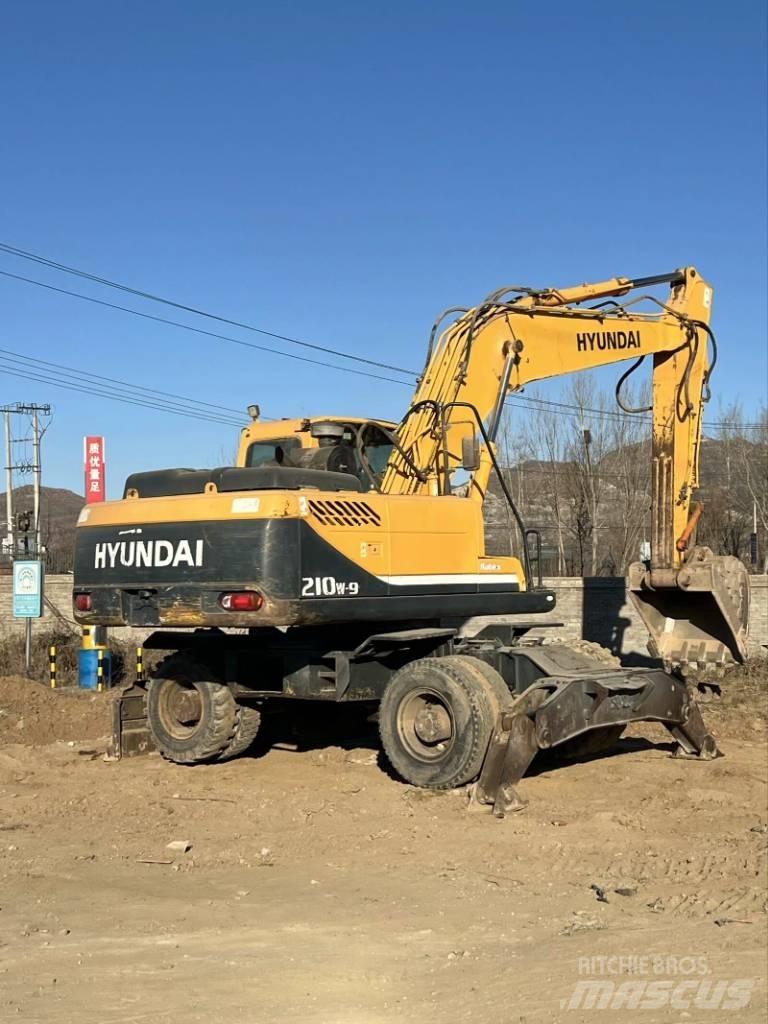 Hyundai R210W-9 Колесни екскаватори