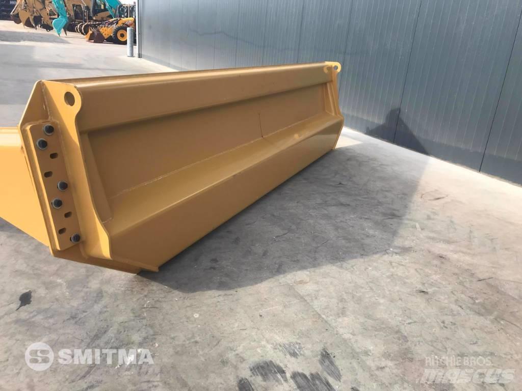 CAT 740B Задни врати

