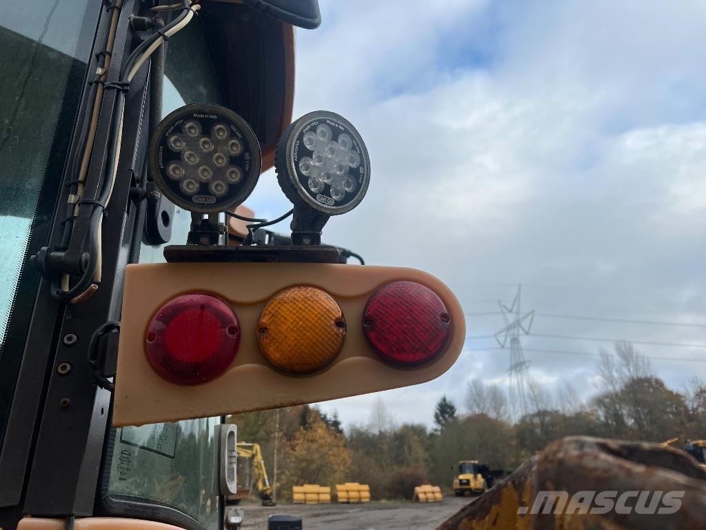 Hydrema 926D Товарач със заден ексватор