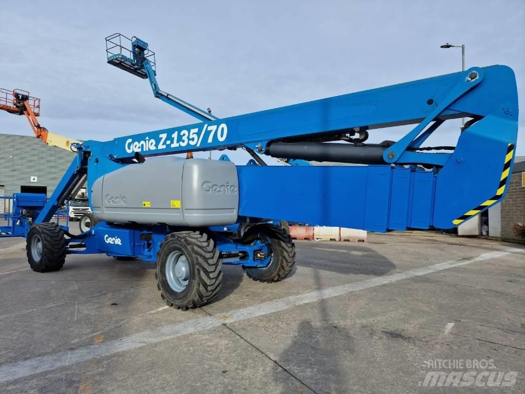 Genie Z 135/70 Съчленени стрелови подемници