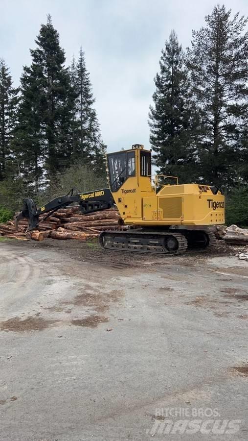 Tigercat 880D Товарачи с наклонена стрела
