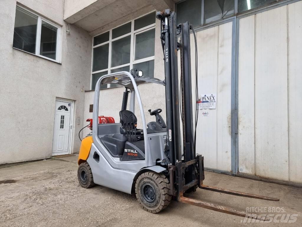 Still RX70-25T Камиони с АГУ