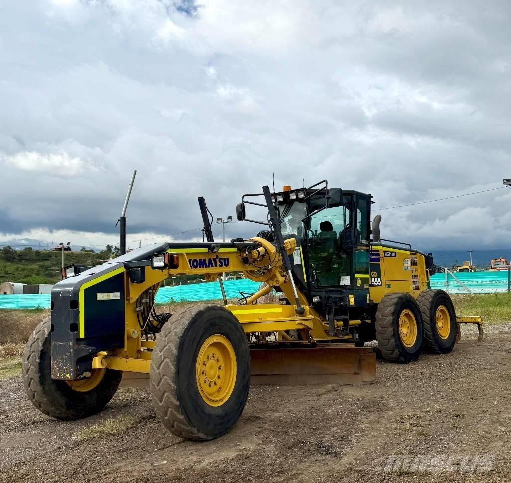 Komatsu GD555-5 Грейдери