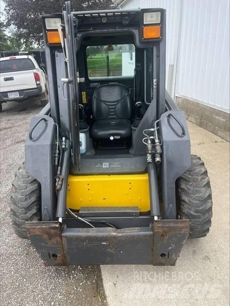 New Holland L 170 Мини товарачи

