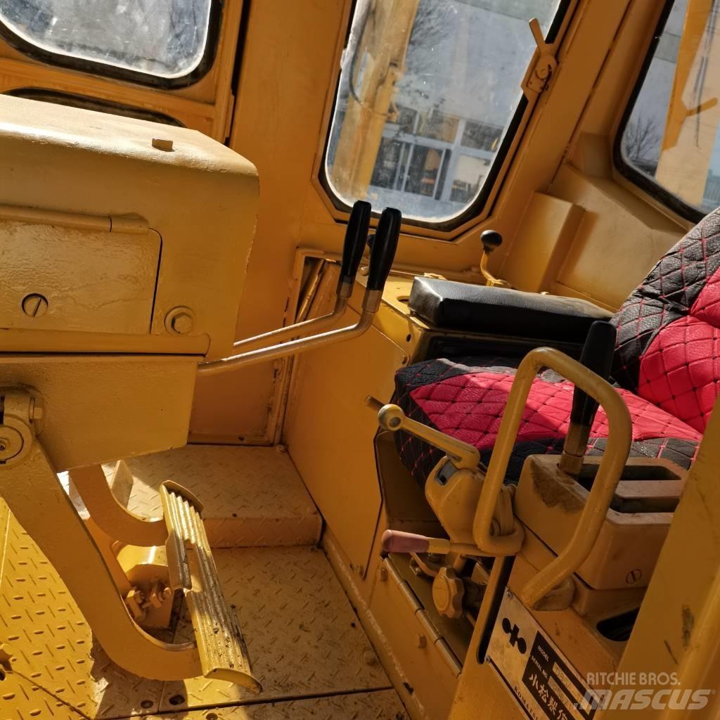 Komatsu D 85 Верижни булдозери
