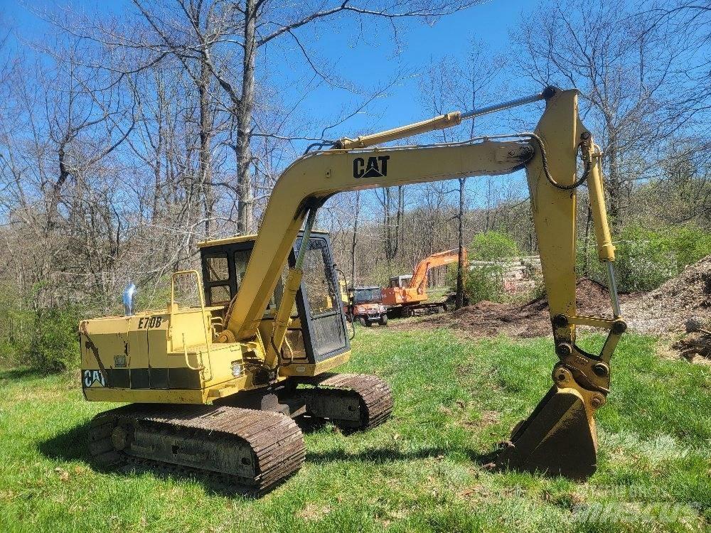 CAT E 70 B Верижен екскаватор