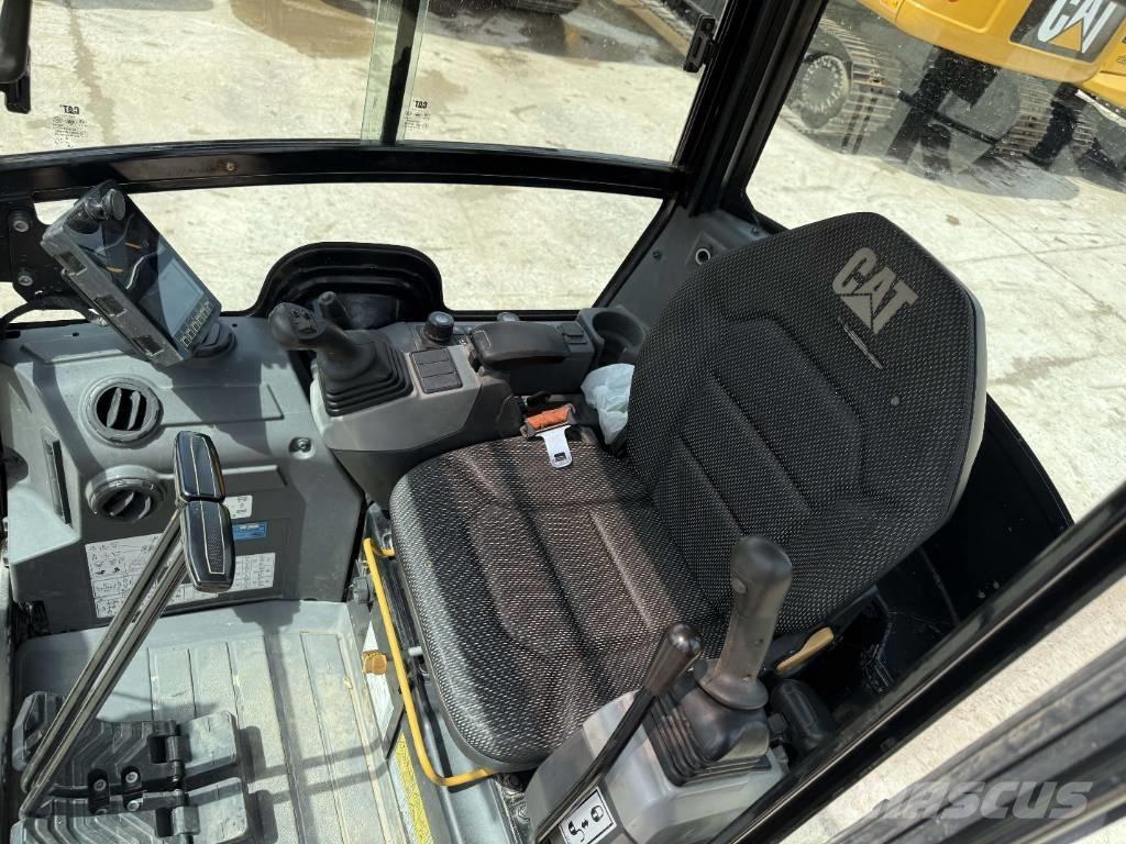 CAT 302 CR Мини екскаватори < 7 т
