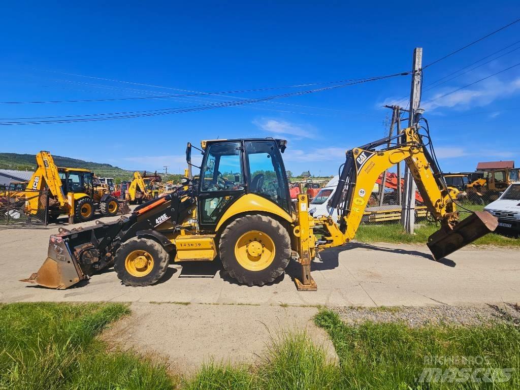 CAT 428 E Товарач със заден ексватор