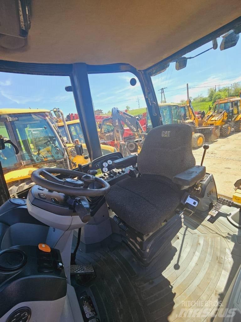 CAT 428 E Товарач със заден ексватор