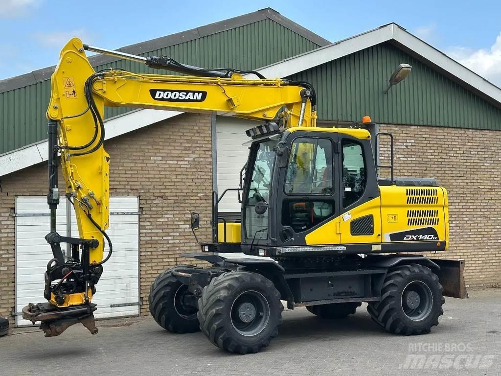 Doosan DX140W-5 Колесни екскаватори