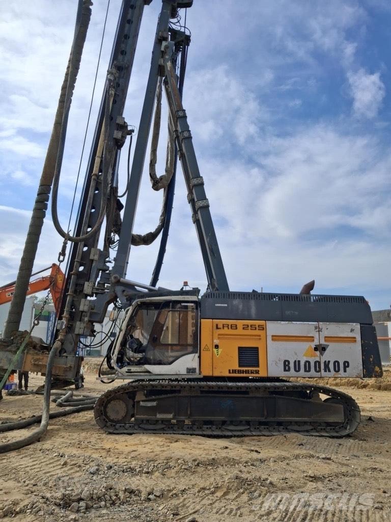 Liebherr LRB255 Пилоти
