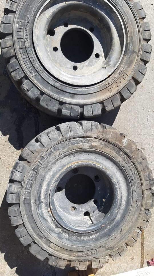 Bobcat 2000 Гуми