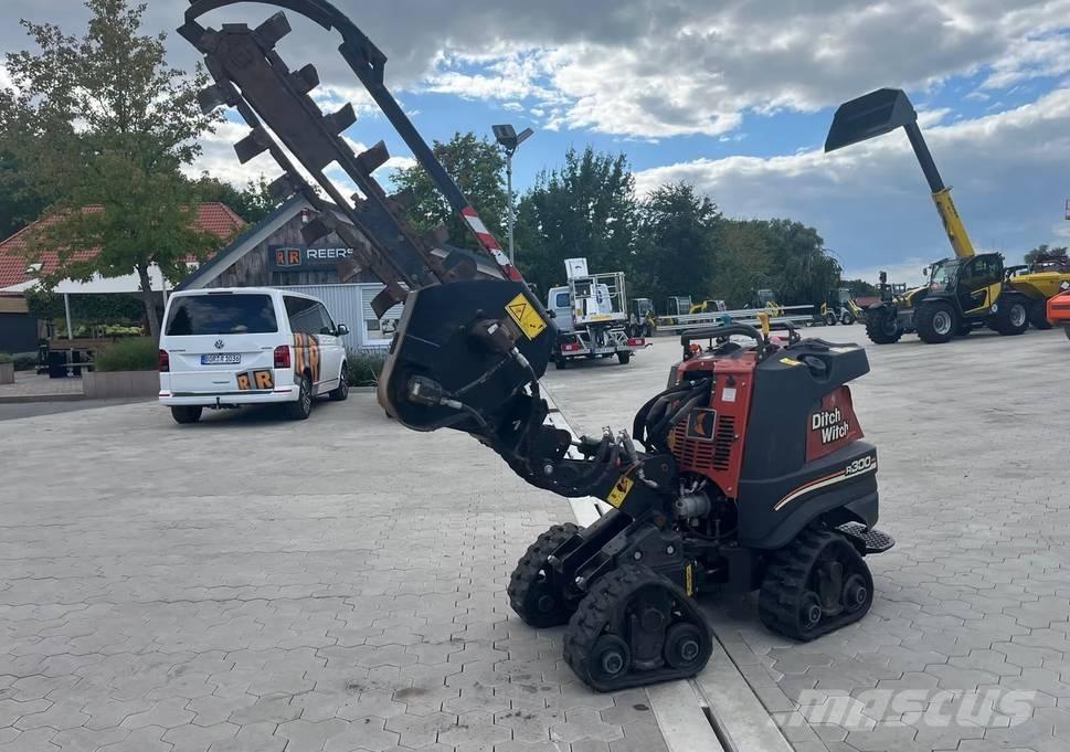 Ditch Witch R300 Верижни дъмпери