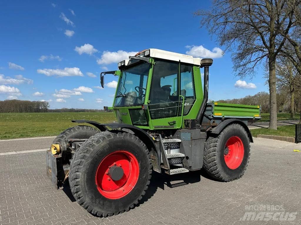 Fendt Xylon 520 Трактори