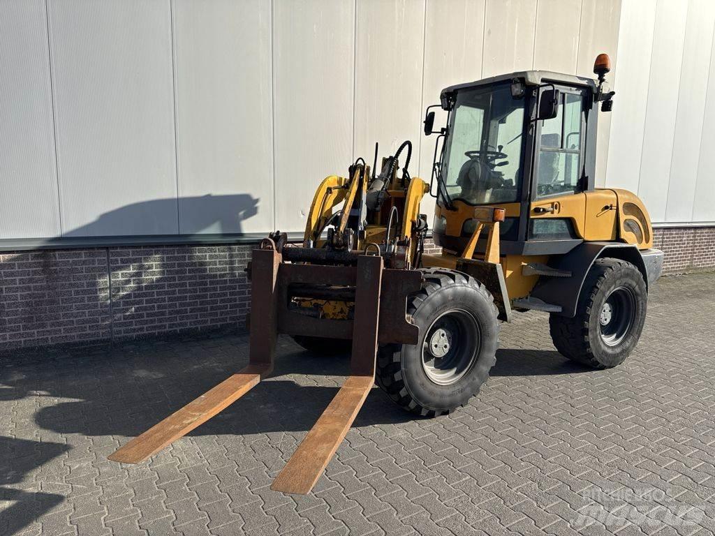 Terex TL70 Колесни товарачи