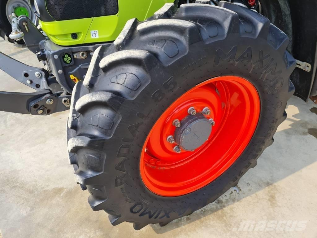 CLAAS Arion 440 CIS Трактори