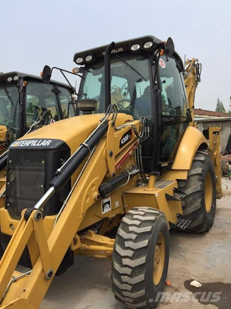 CAT 430F2 Товарач със заден ексватор