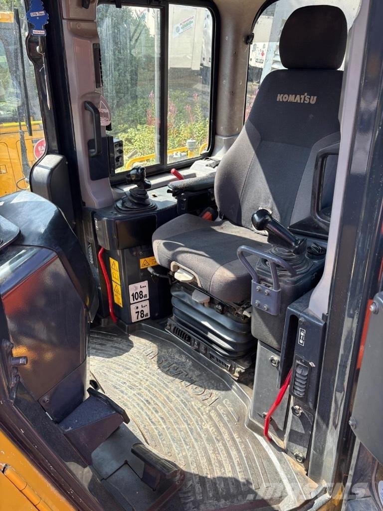 Komatsu D 65 PXi-18 Верижни булдозери
