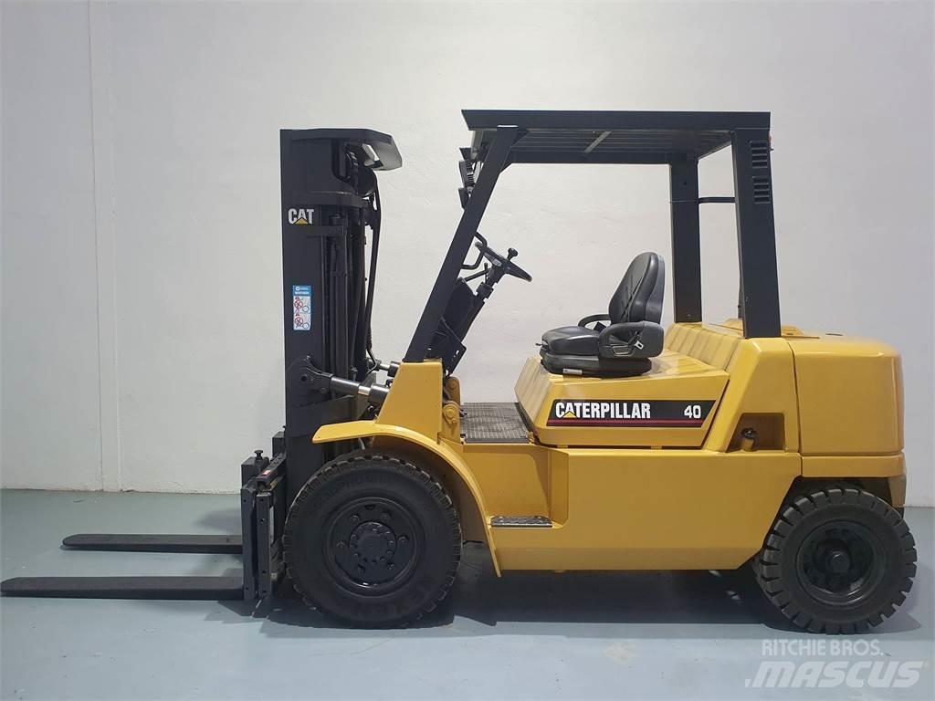 CAT DP40K MC Дизелови камиони