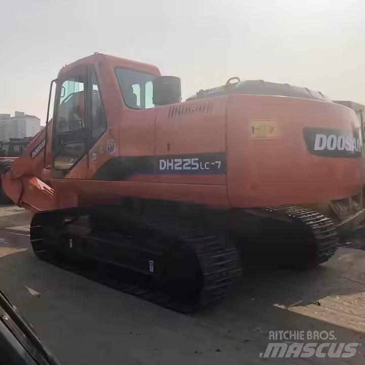 Doosan DH 225 Верижен екскаватор
