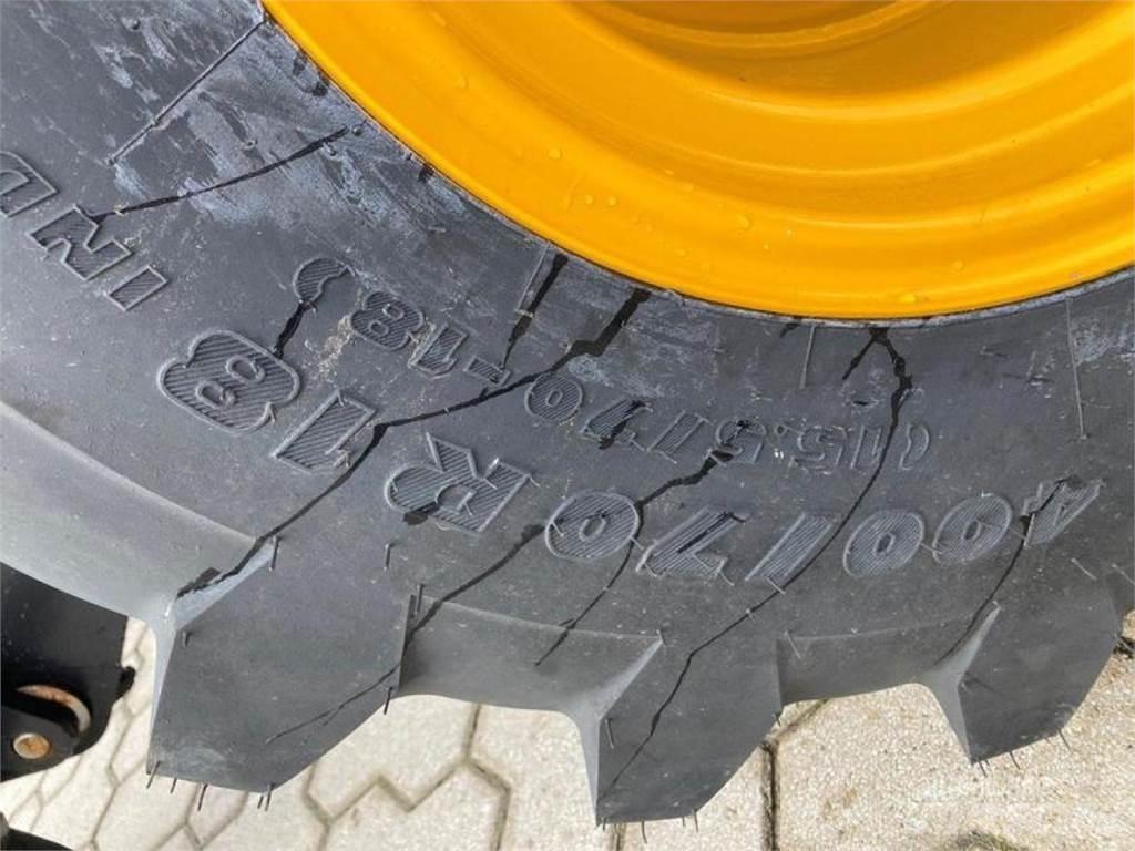 JCB 407 Колесни товарачи