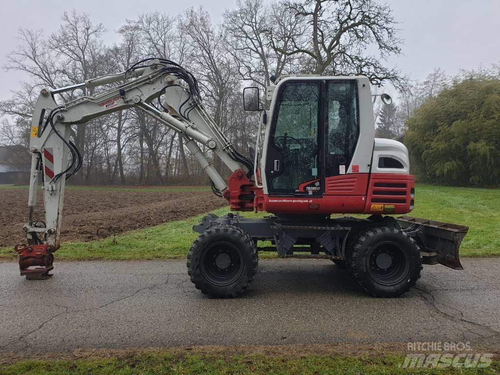 Takeuchi TB 295 W Колесни екскаватори