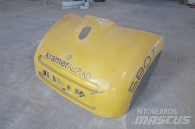 Kramer 580T Кабина
