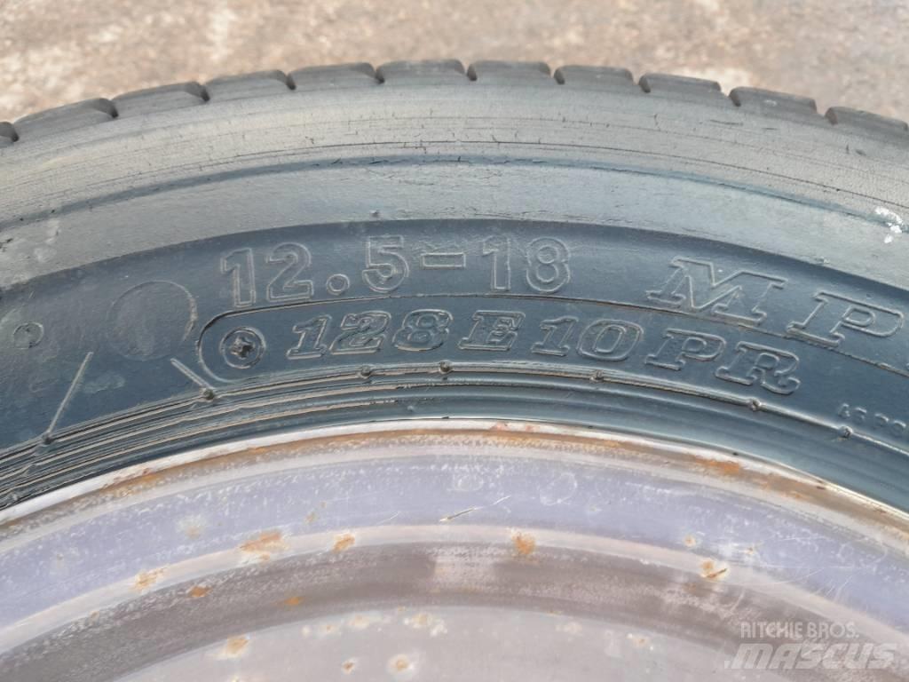 Dunlop 12,5-18 Hjul Колелета/Гуми