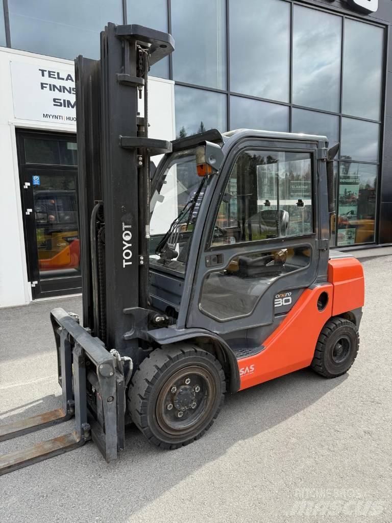 Toyota 02-8 FDF 30 Дизелови камиони