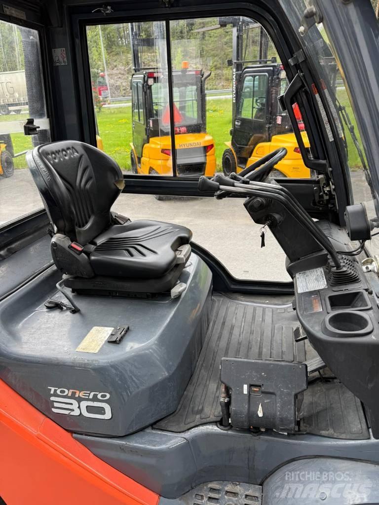 Toyota 02-8 FDF 30 Дизелови камиони