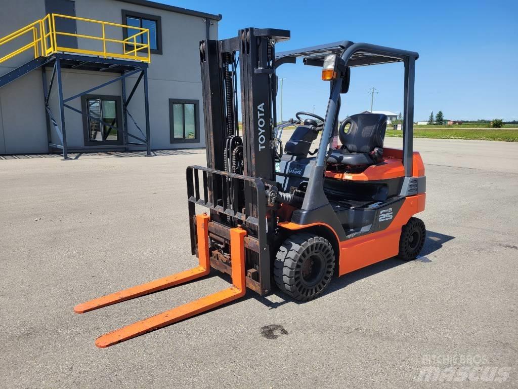 Toyota 8FB25 Електрически вилични кари-повдигачи