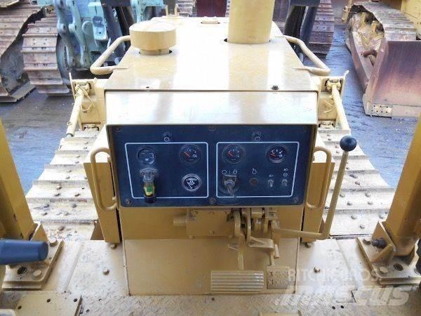 CAT D6G Верижни булдозери
