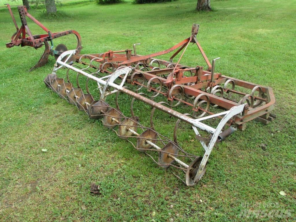 Massey Ferguson 590 Трактори