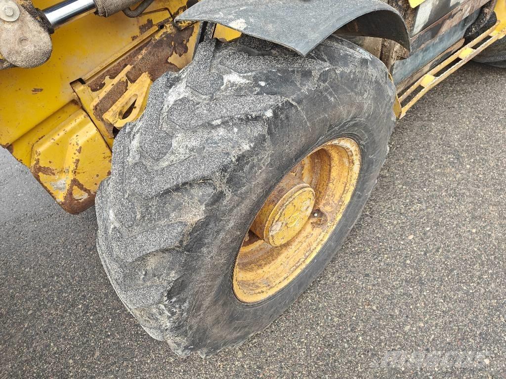 CAT 428 F Товарач със заден ексватор
