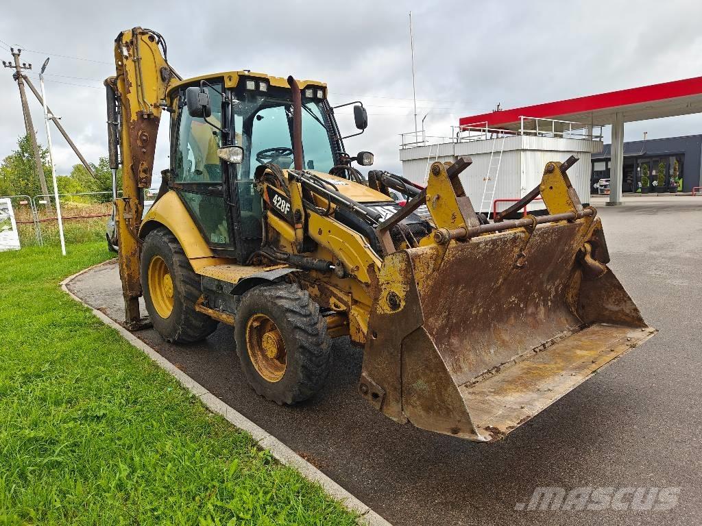 CAT 428 F Товарач със заден ексватор