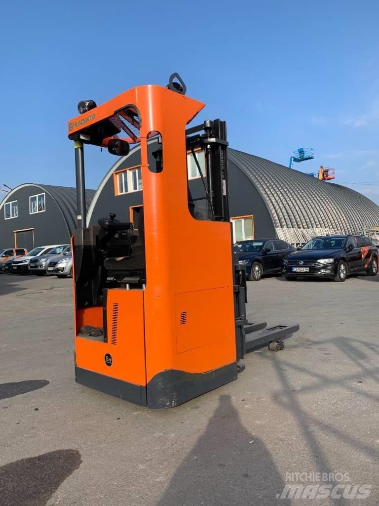 BT SRE 135 L Самоходни товарачи