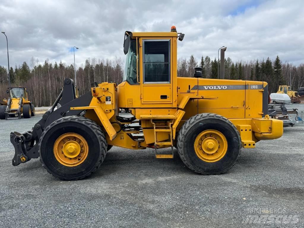 Volvo L 90 D Колесни товарачи