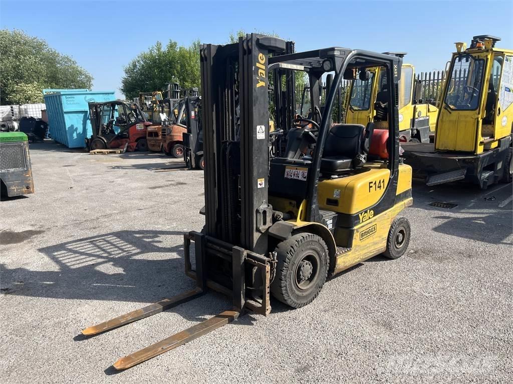 Yale GLP25VX Камиони с АГУ