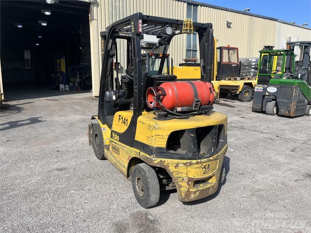Yale GLP25VX Камиони с АГУ
