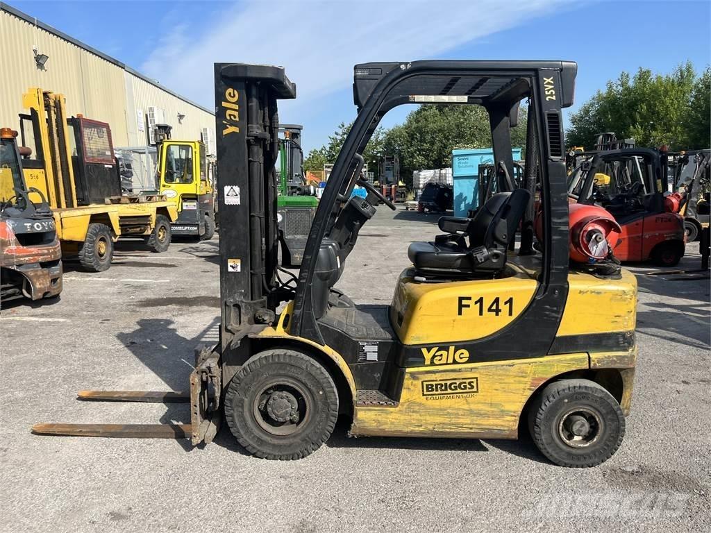 Yale GLP25VX Камиони с АГУ
