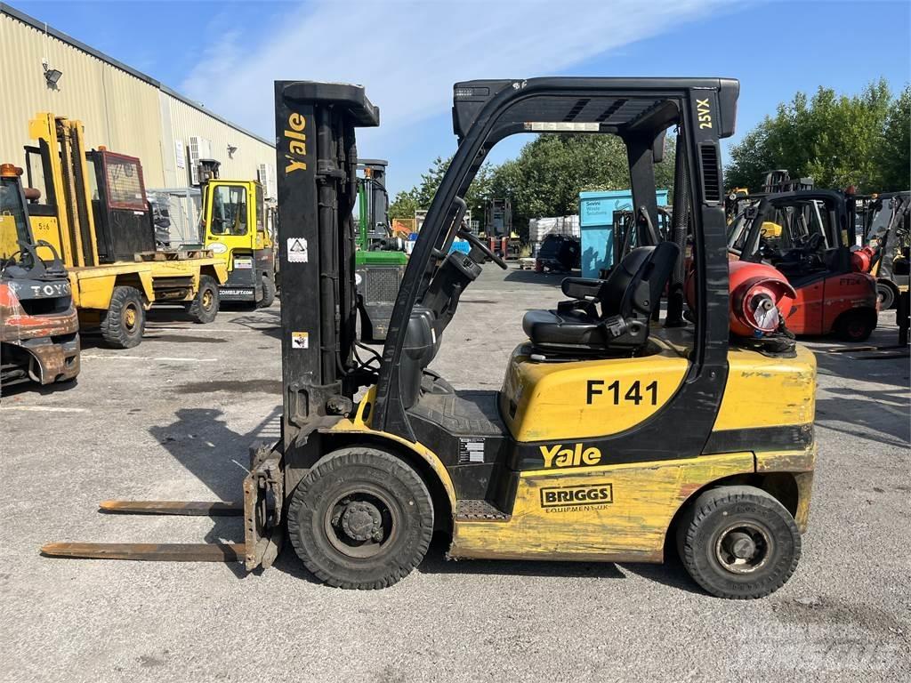 Yale GLP25VX Камиони с АГУ