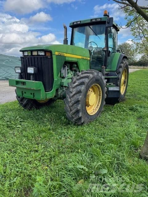 John Deere 8200 Трактори
