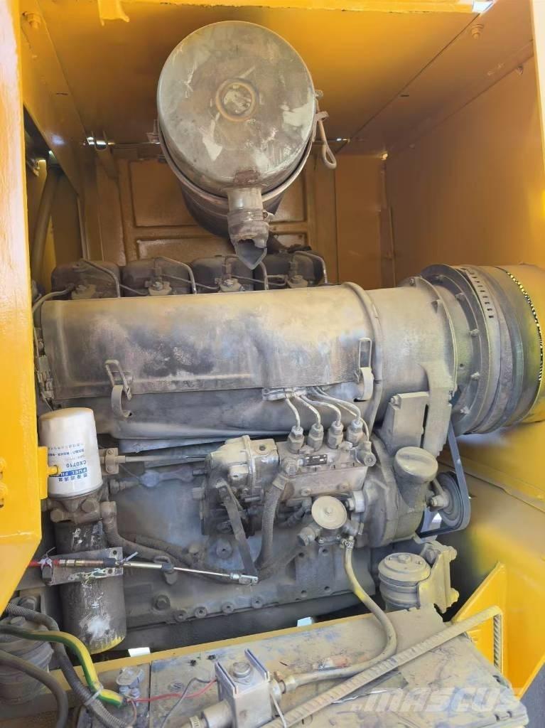 Dynapac CC 211 Двойни барабанни ролки
