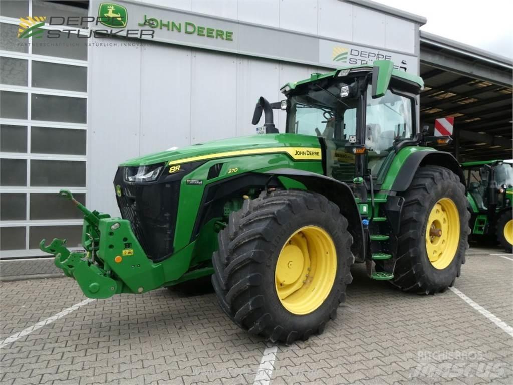 John Deere 8R 370 Трактори