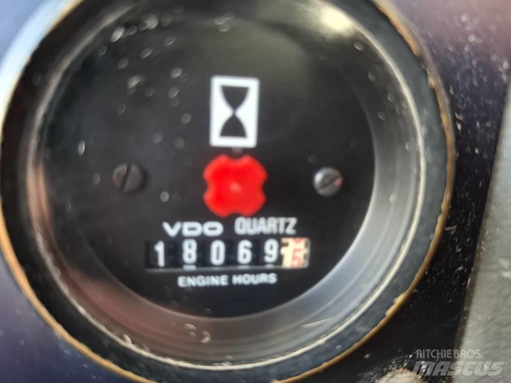 Volvo L70B Колесни товарачи