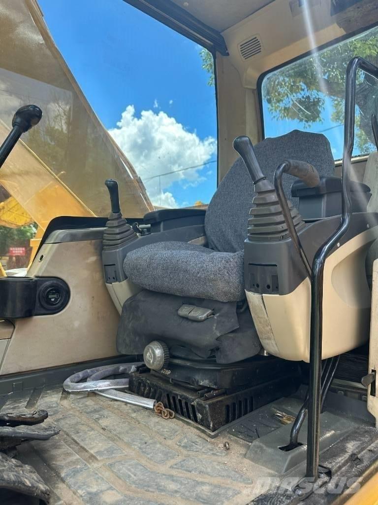 CAT 320C Средни екскаватори 7т - 12т